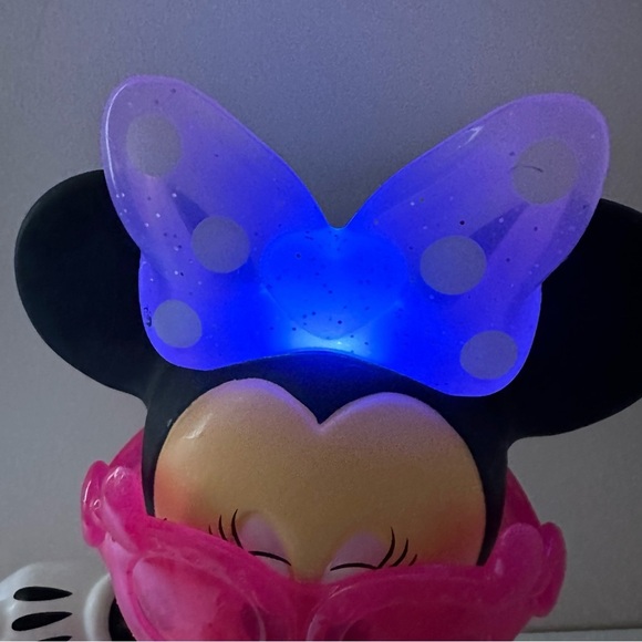 Disney, Minnie Mouse, Singing Glitz & Glam Posable Talking, Color Bow Lights Up - Picture 4 of 16